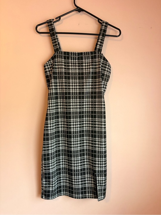 Polly & Esther Dresses & Skirts - ❤️Polly & Esther Black and White Plaid Midi Dress